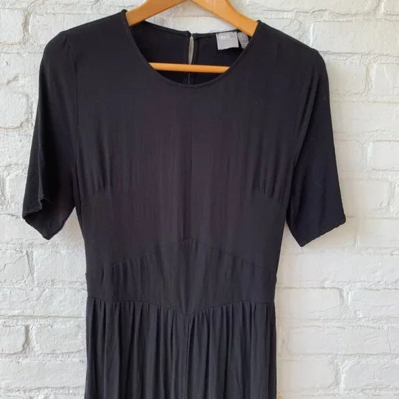 ASOS DESIGN tea jumpsuit with button back detail in black - Picture 4 of 6